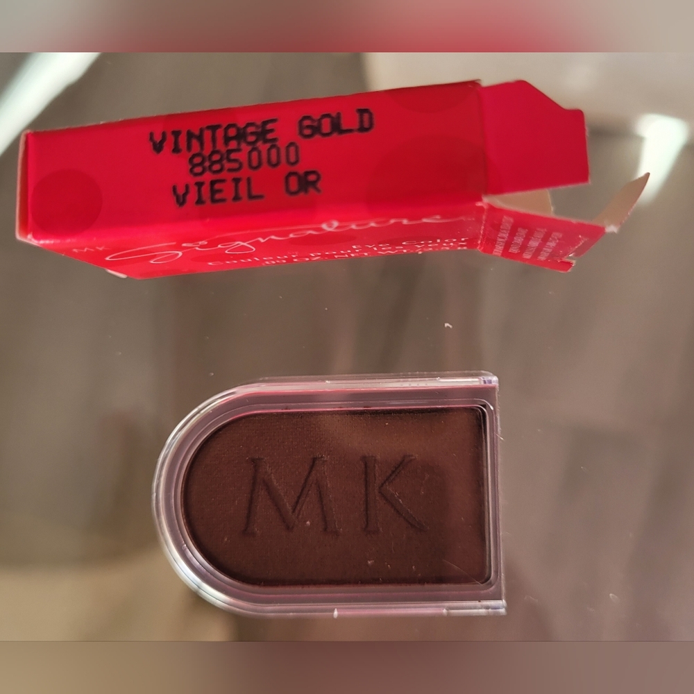 NIB MARY KAY. Vintage Gold Eyeshadow